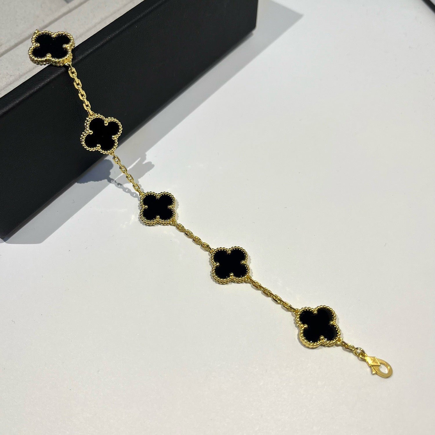 [Glow Jewelry] CLOVER 5 MOTIF ONYXS BRACELET COLLECTION