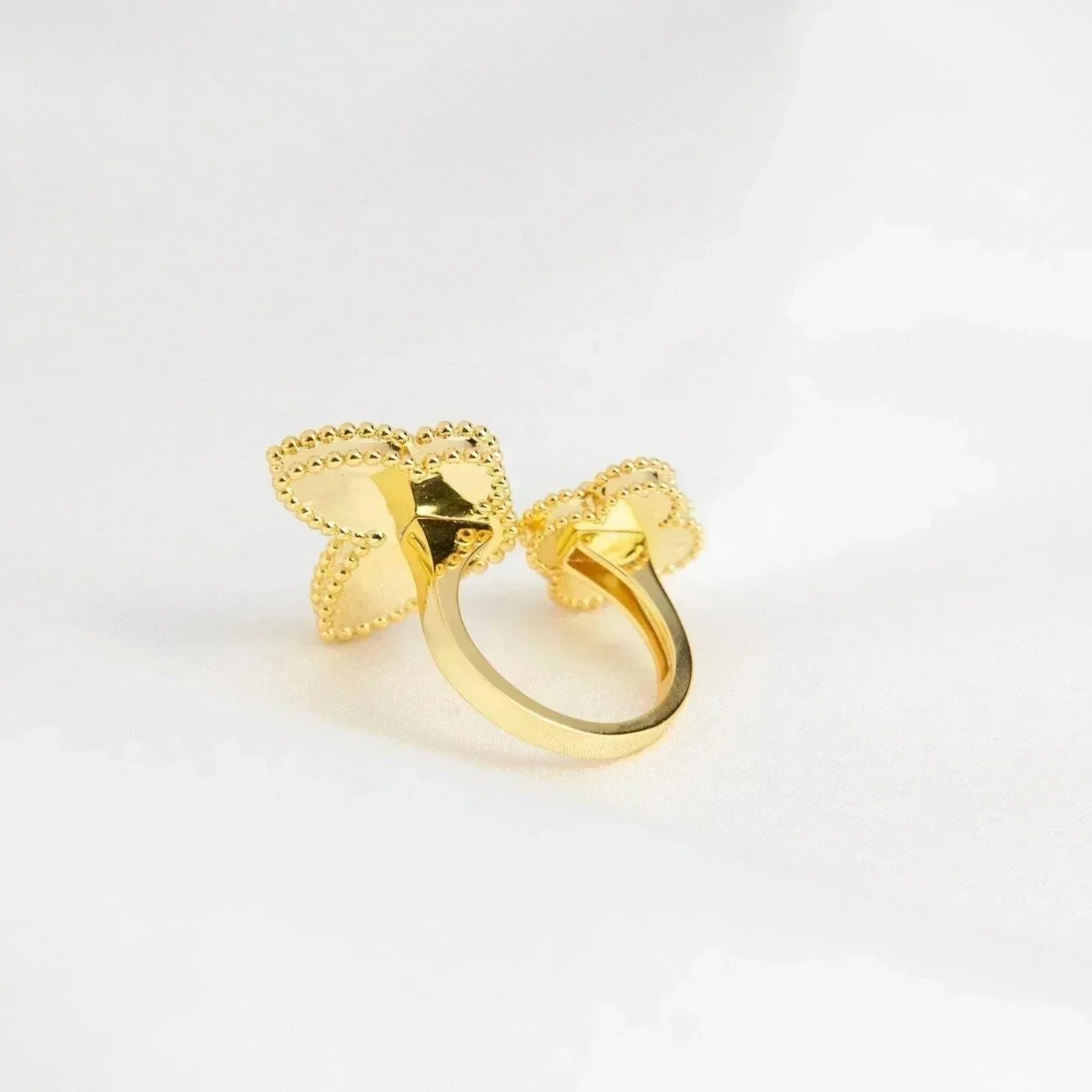 ¡®Glow¡¯LUCKY BETWEEN THE FINGER RING
