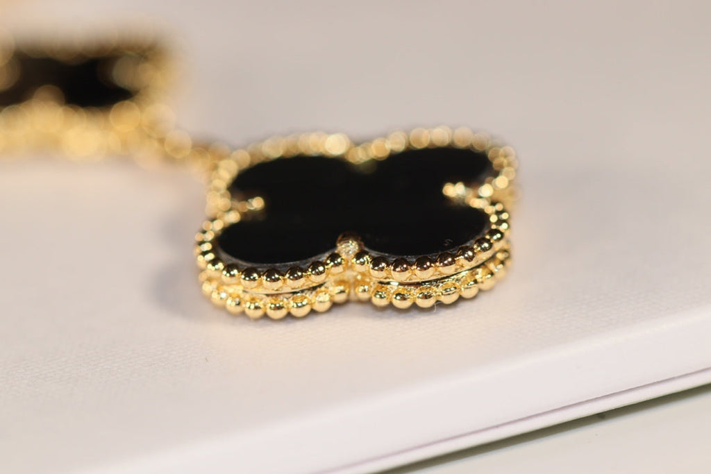 ¡®Glow¡¯CLOVER EARRINGS GOLD ONYX MOP 3 MOTIF