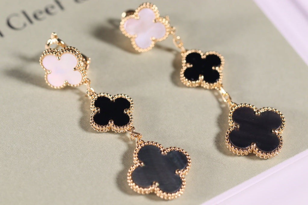 ¡®Glow¡¯CLOVER EARRINGS GOLD ONYX MOP 3 MOTIF