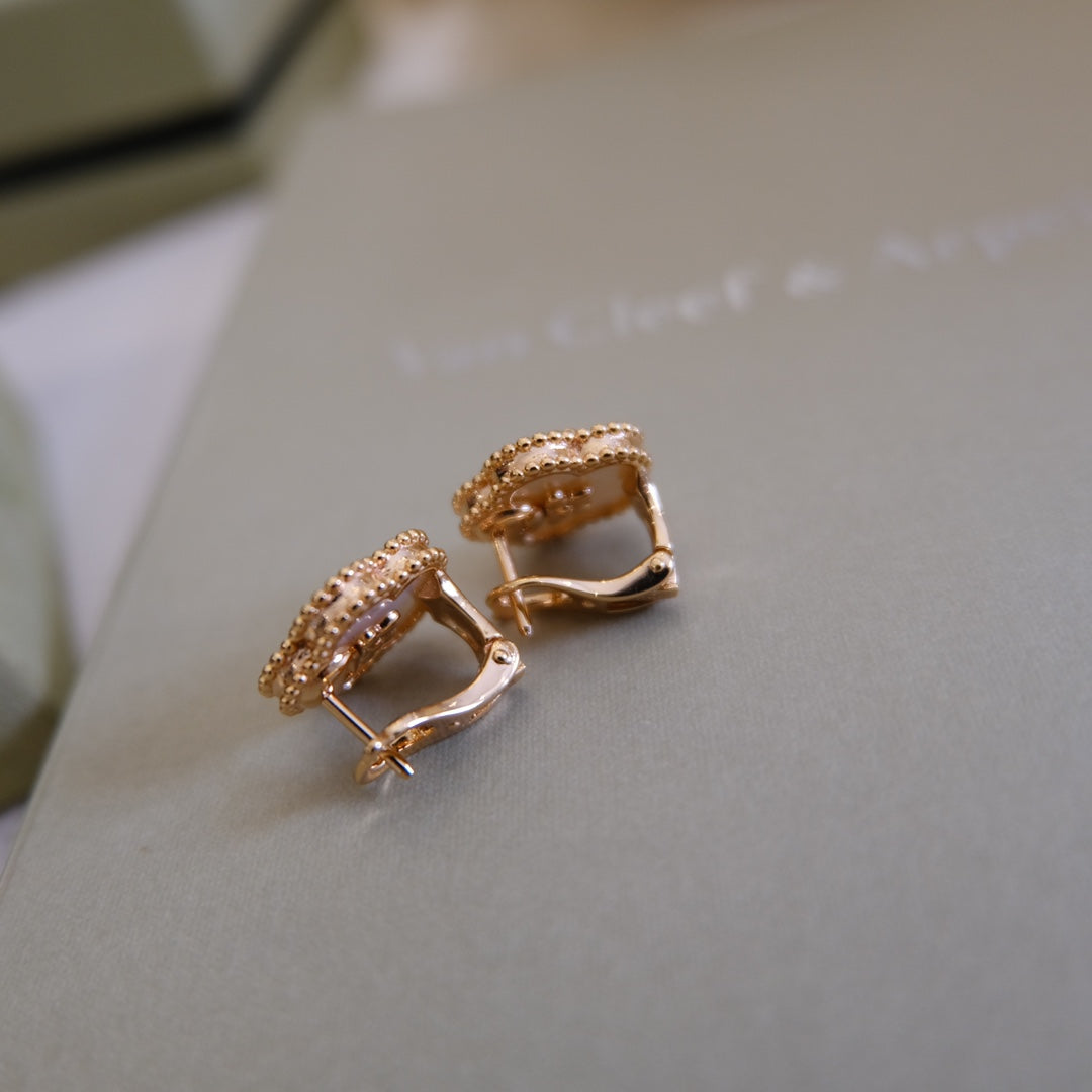 ¡®Glow¡¯LUCKY PINK GOLD WHITE MOP EARRINGS
