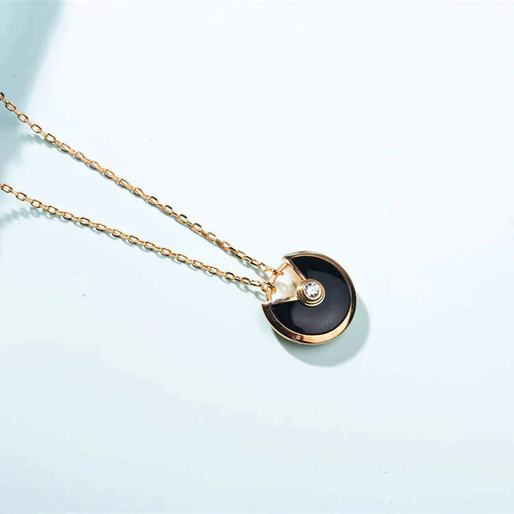 GlowAMULETTE GOLD CARNELIAN ONYX NECKLACE
