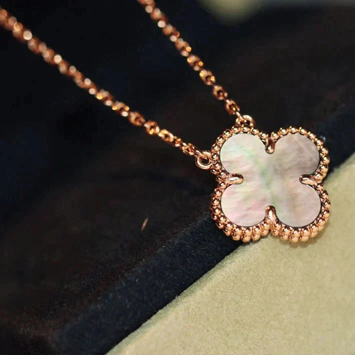 ¡®Glow¡¯CLOVER 15MM  GRAY MOTHER OF PEARL NECKLACE