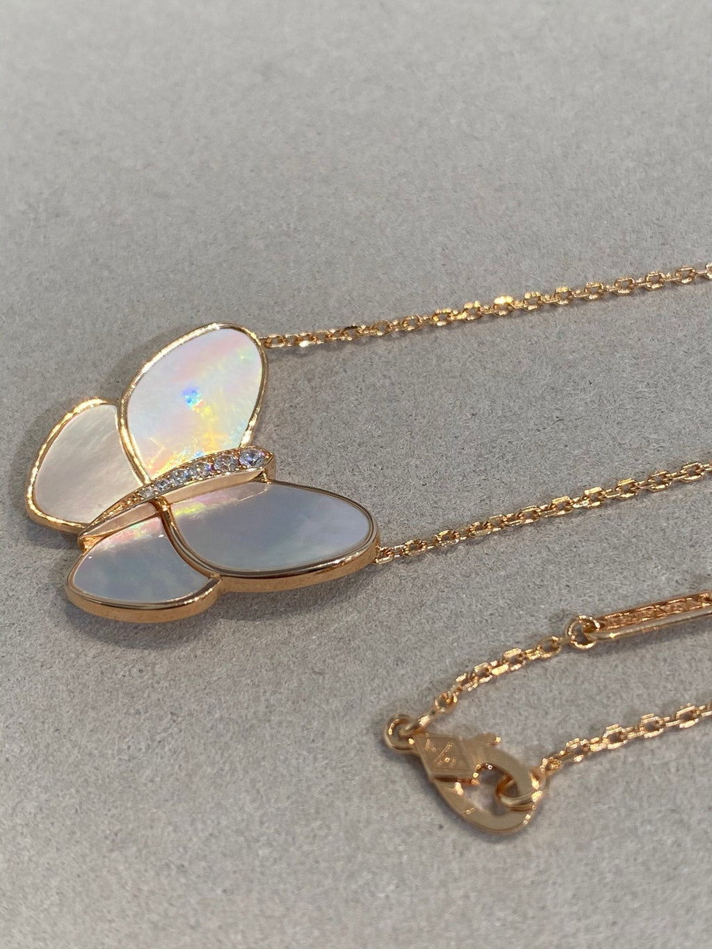 ¡®Glow¡¯BUTTERFLY GOLD MOP DIAMOND NECKLACE