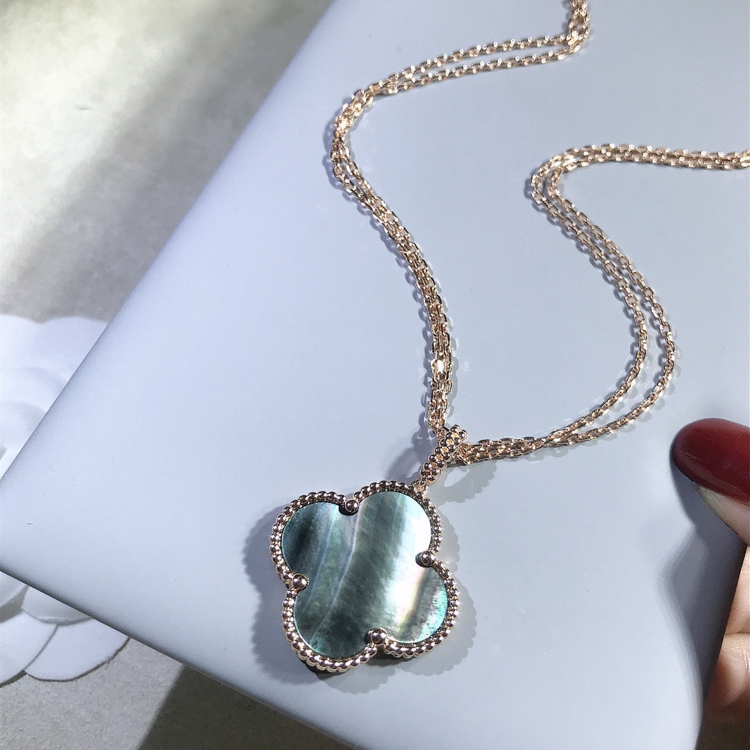 ¡®Glow¡¯CLOVER 25MM GOLD DARK MOP BIG CLOVER NECKLACE