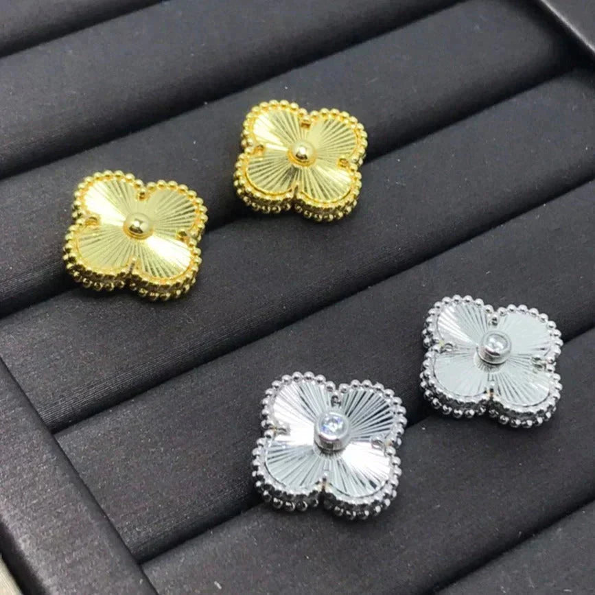 ¡®Glow¡¯CLOVER MINI 9.5MM LASER EARRINGS