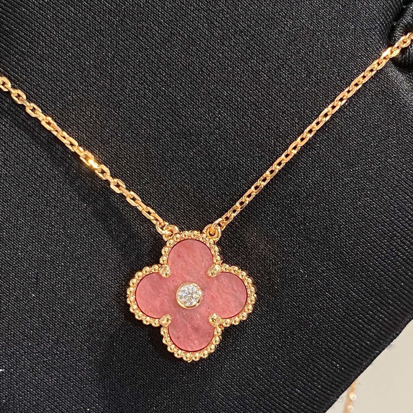 ¡®Glow¡¯CLOVER 15MM DIAMOND RHODONITE NECKLACE