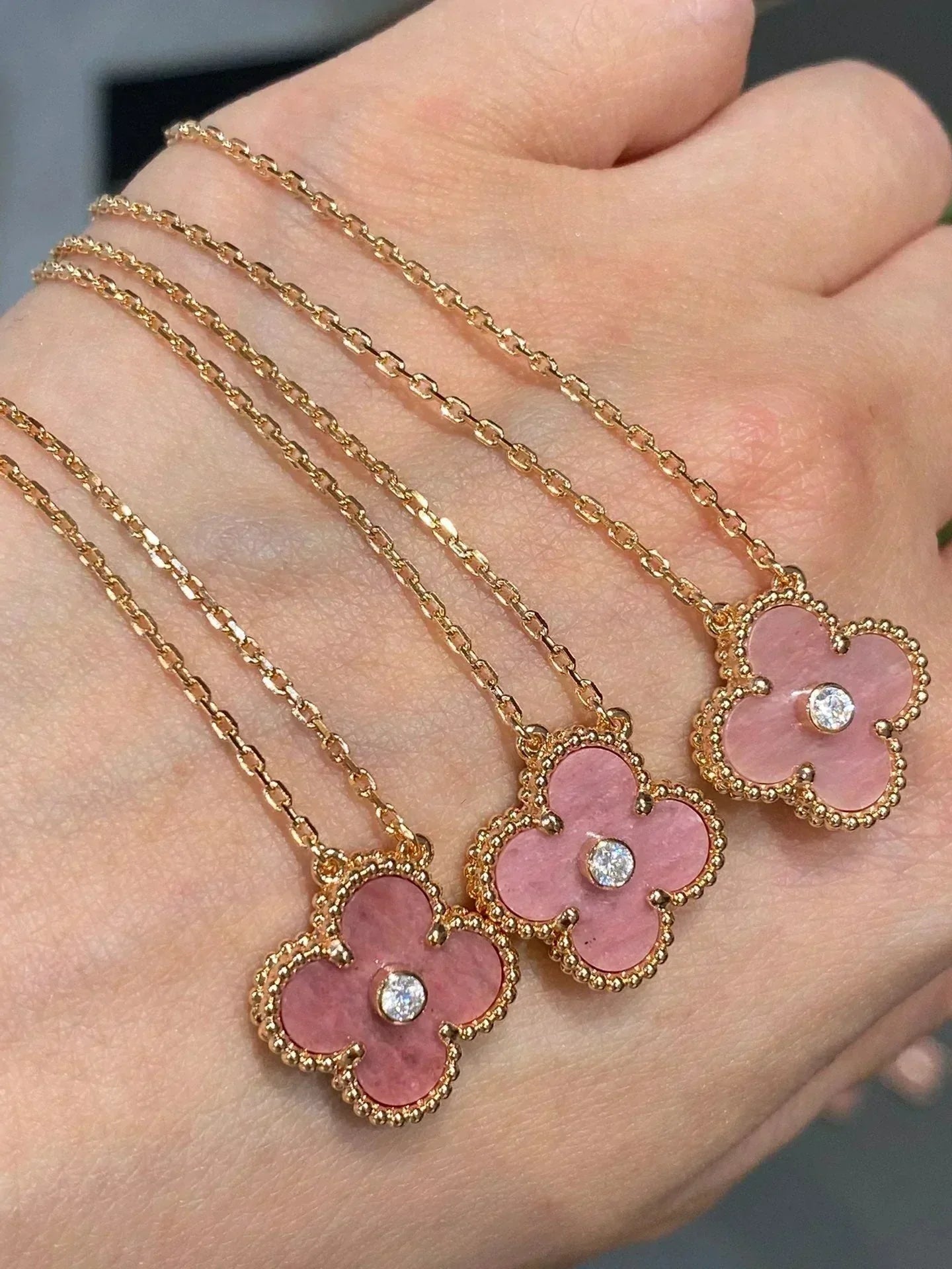 ¡®Glow¡¯CLOVER 15MM DIAMOND RHODONITE NECKLACE