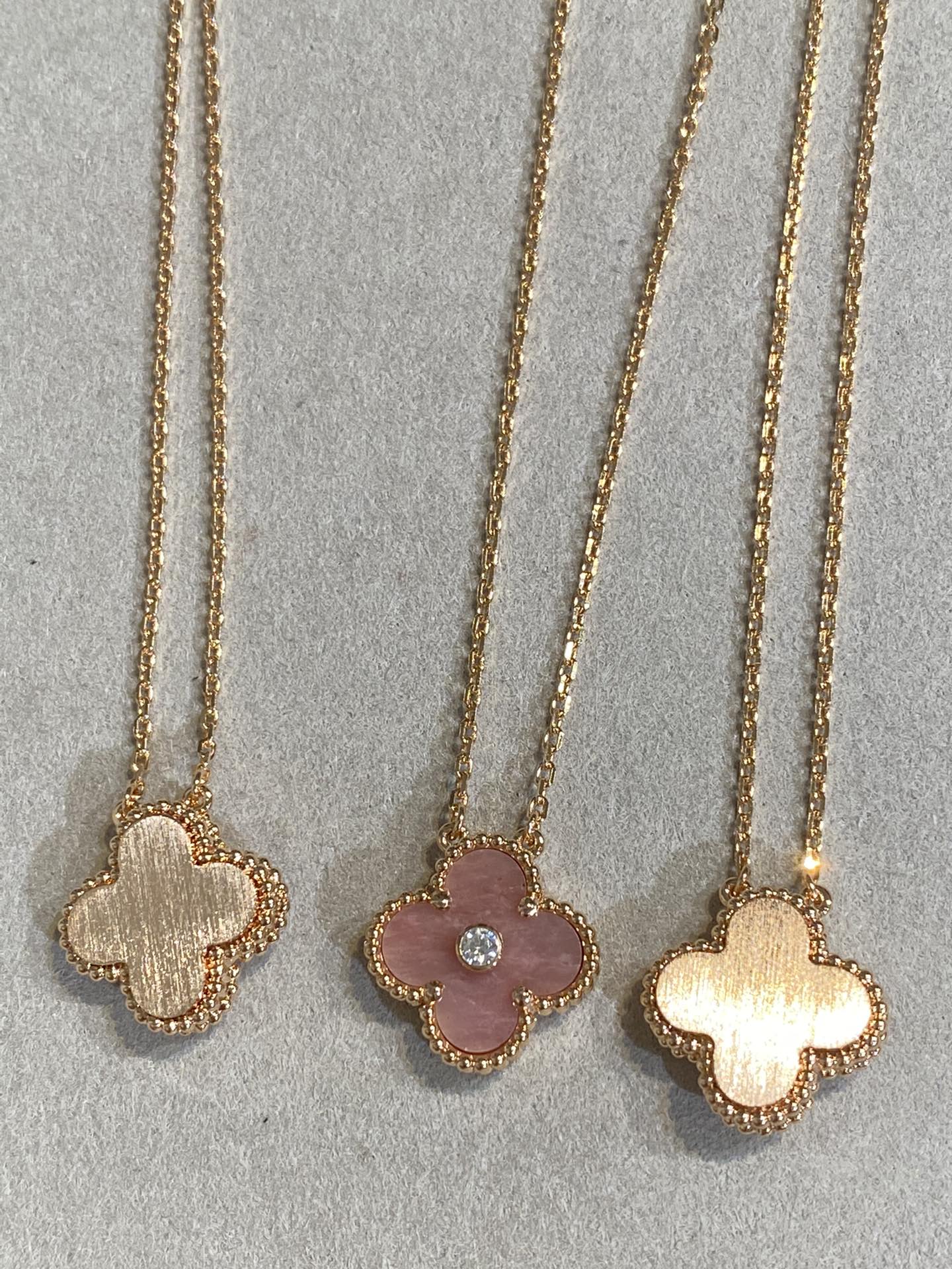 ¡®Glow¡¯CLOVER 15MM DIAMOND RHODONITE NECKLACE