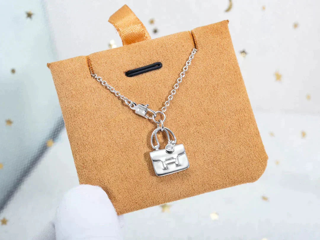 GlowAMULETTE PEDANT SILVER NECKLACE