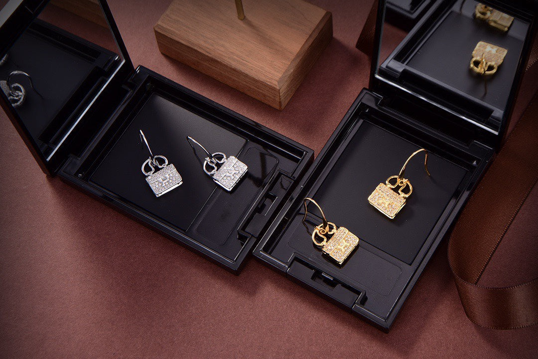 GlowKELLY DIAMOND EARRINGS