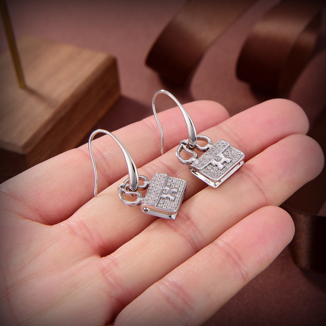 GlowKELLY DIAMOND EARRINGS