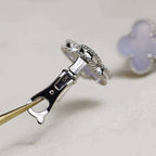 ¡®Glow¡¯CLOVER MEDIUM 1 MOTIFS  WHITE MOP EARRINGS SILVER