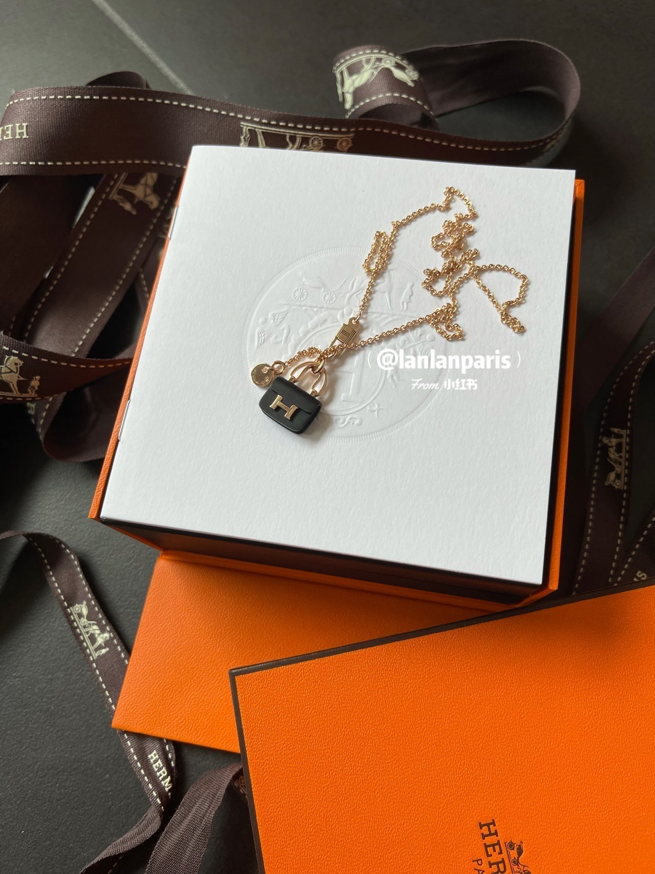 GlowCONSTANCE BLACK PEDANT PINK GOLD NECKLACE