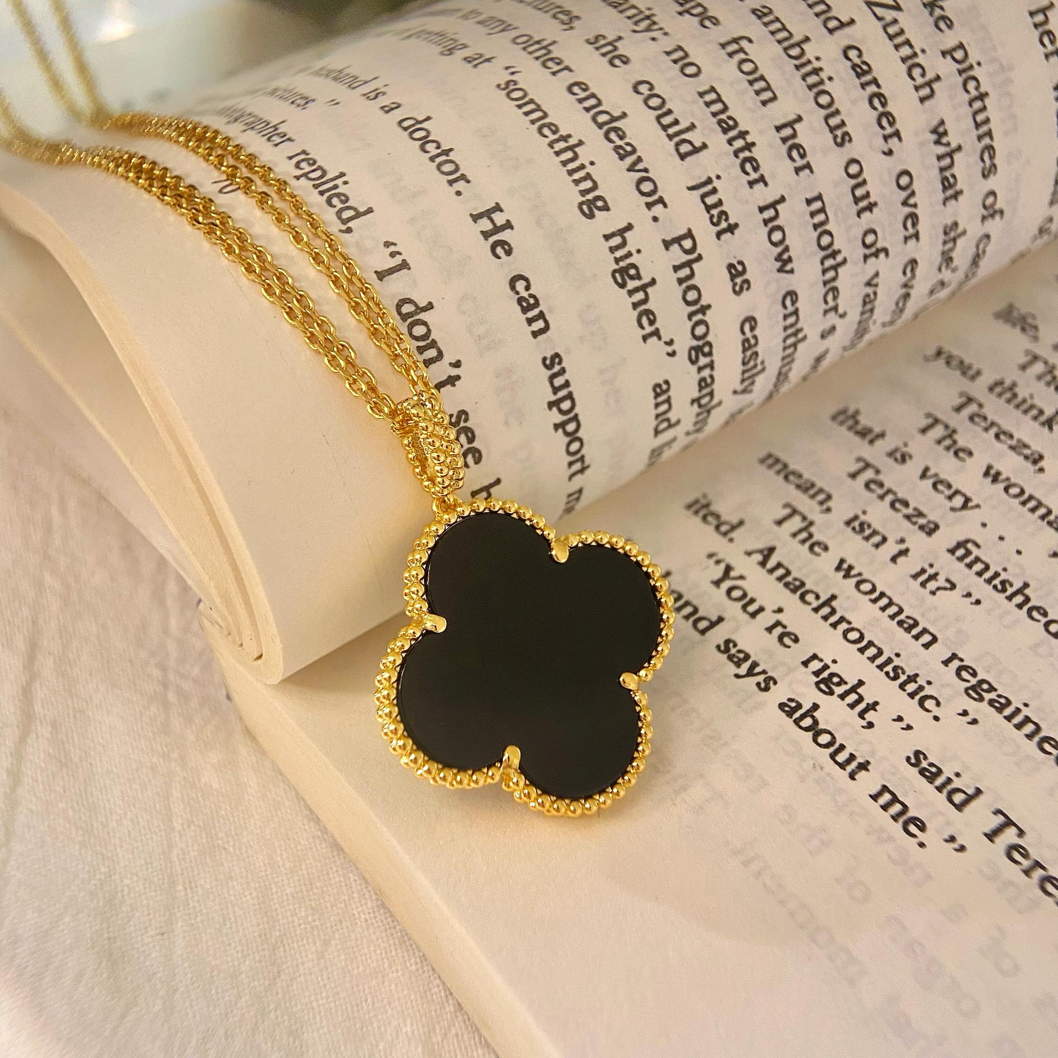 ¡®Glow¡¯CLOVER 25MM NECKLACE GOLD ONYX
