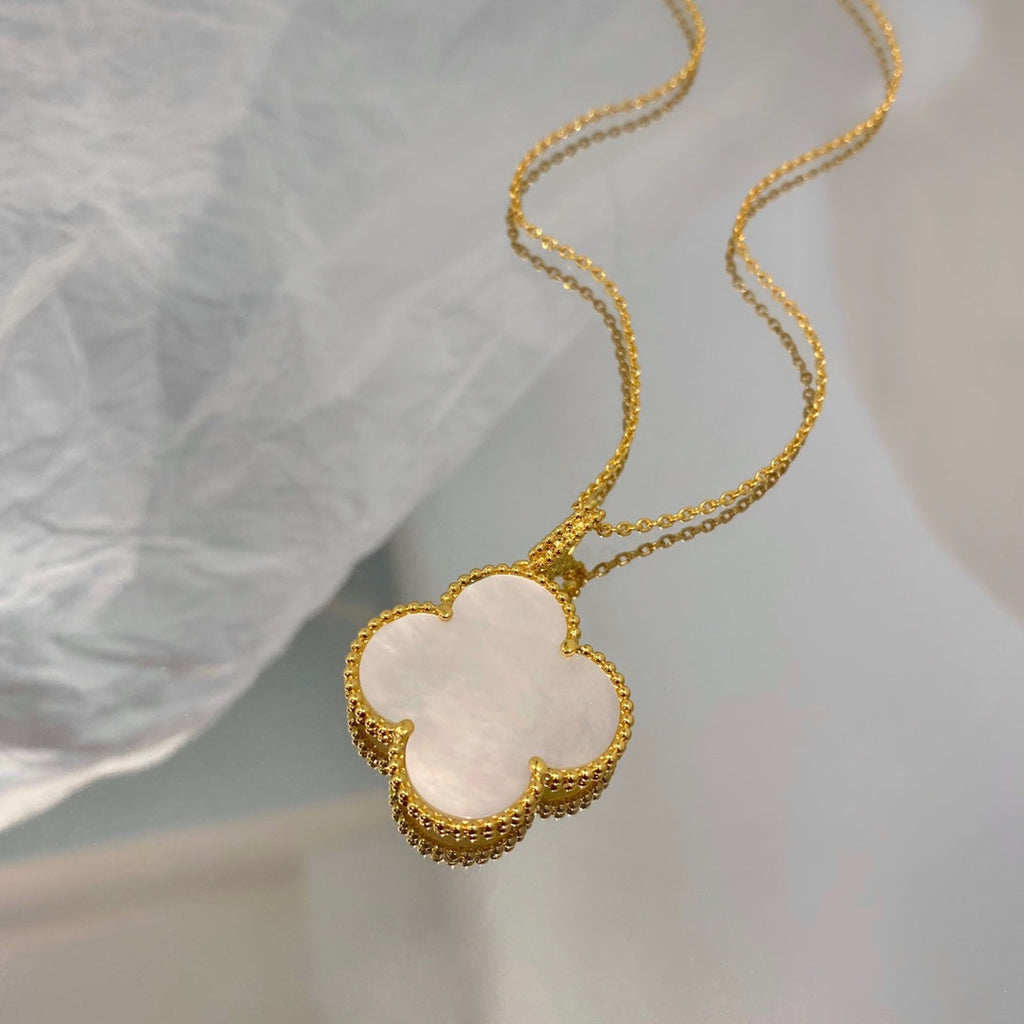 ¡®Glow¡¯CLOVER 25MM MOP LARGE PENDANT NECKLACE