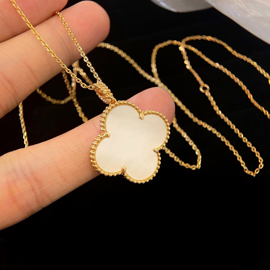 ¡®Glow¡¯CLOVER 25MM MOP LARGE PENDANT NECKLACE