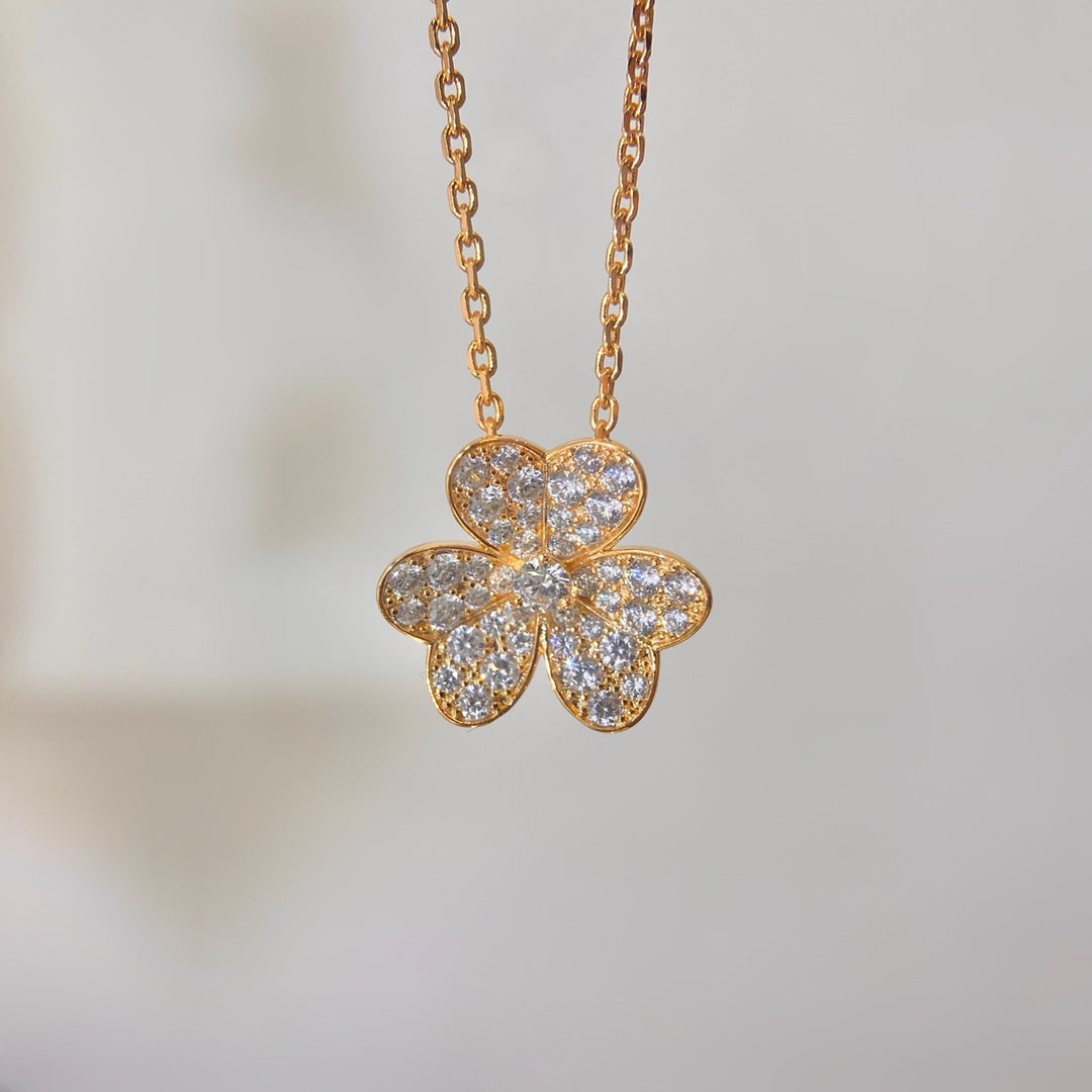 ¡®Glow¡¯FLOWER DIAMOND NECKLACE