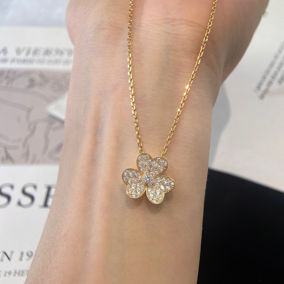 ¡®Glow¡¯FLOWER DIAMOND NECKLACE