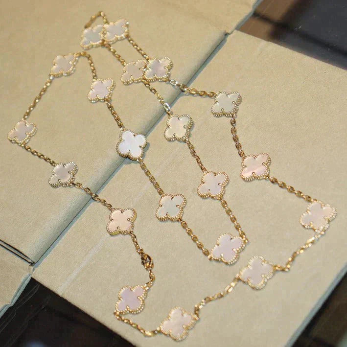 ¡®Glow¡¯CLOVER 20 MOTIFS WHITE MOP NECKLACE