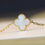 ¡®Glow¡¯CLOVER 20 MOTIFS WHITE MOP NECKLACE