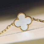 ¡®Glow¡¯CLOVER 20 MOTIFS WHITE MOP NECKLACE