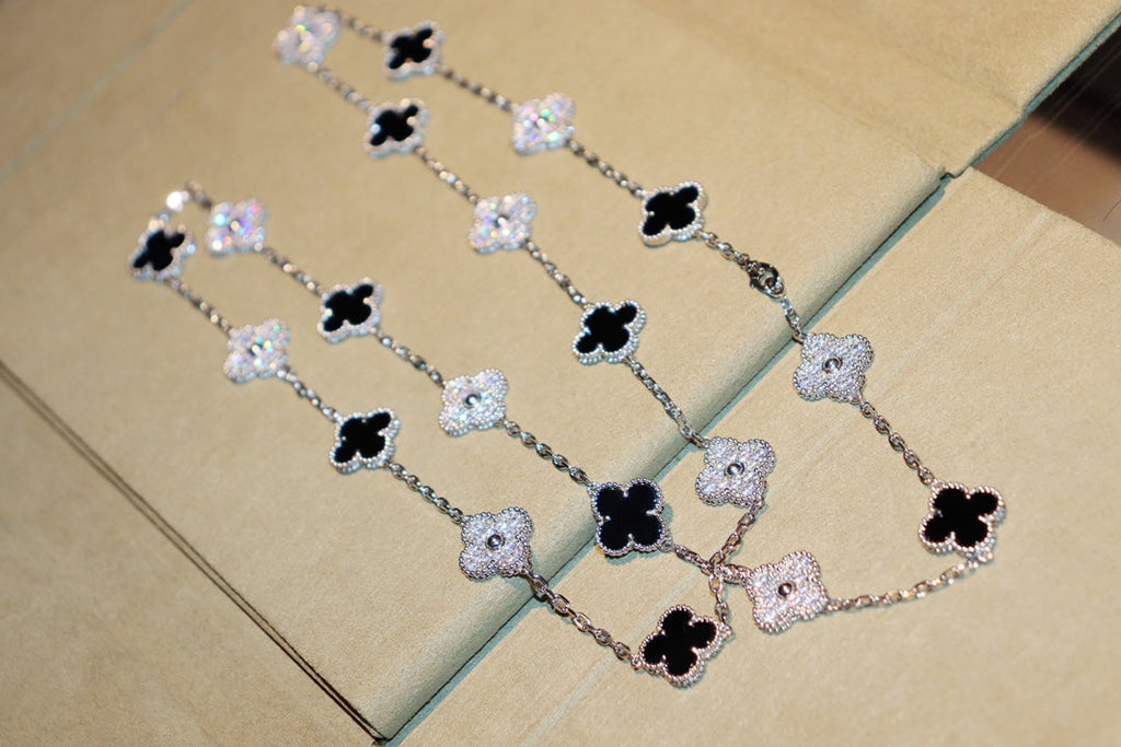 ¡®Glow¡¯CLOVER 20 MOTIFS ONYX DIAMOND SILVER
