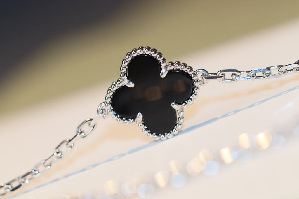 ¡®Glow¡¯CLOVER 20 MOTIFS ONYX DIAMOND SILVER