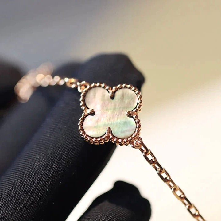 ¡®Glow¡¯CLOVER 20 MOTIFS DARK MOP DIAMOND  NECKLACE