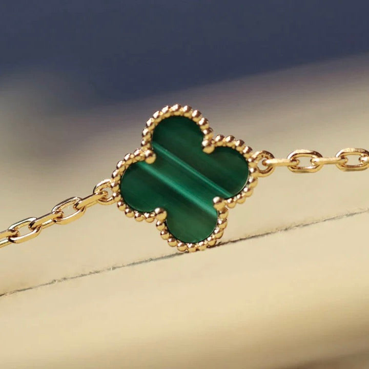 ¡®Glow¡¯CLOVER 20 MOTIFS MALACHITE GOLD