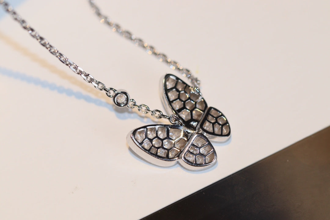 ¡®Glow¡¯BUTTERFLY DIAMOND NECKLACE
