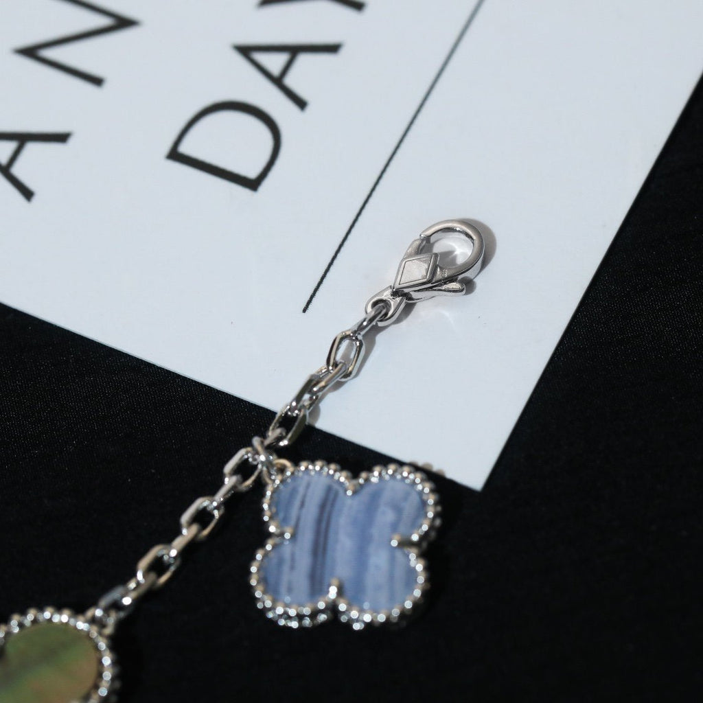 ¡®Glow¡¯CLOVER BRACELET 5 MOTIFS MOP CHALCEDONY SILVER