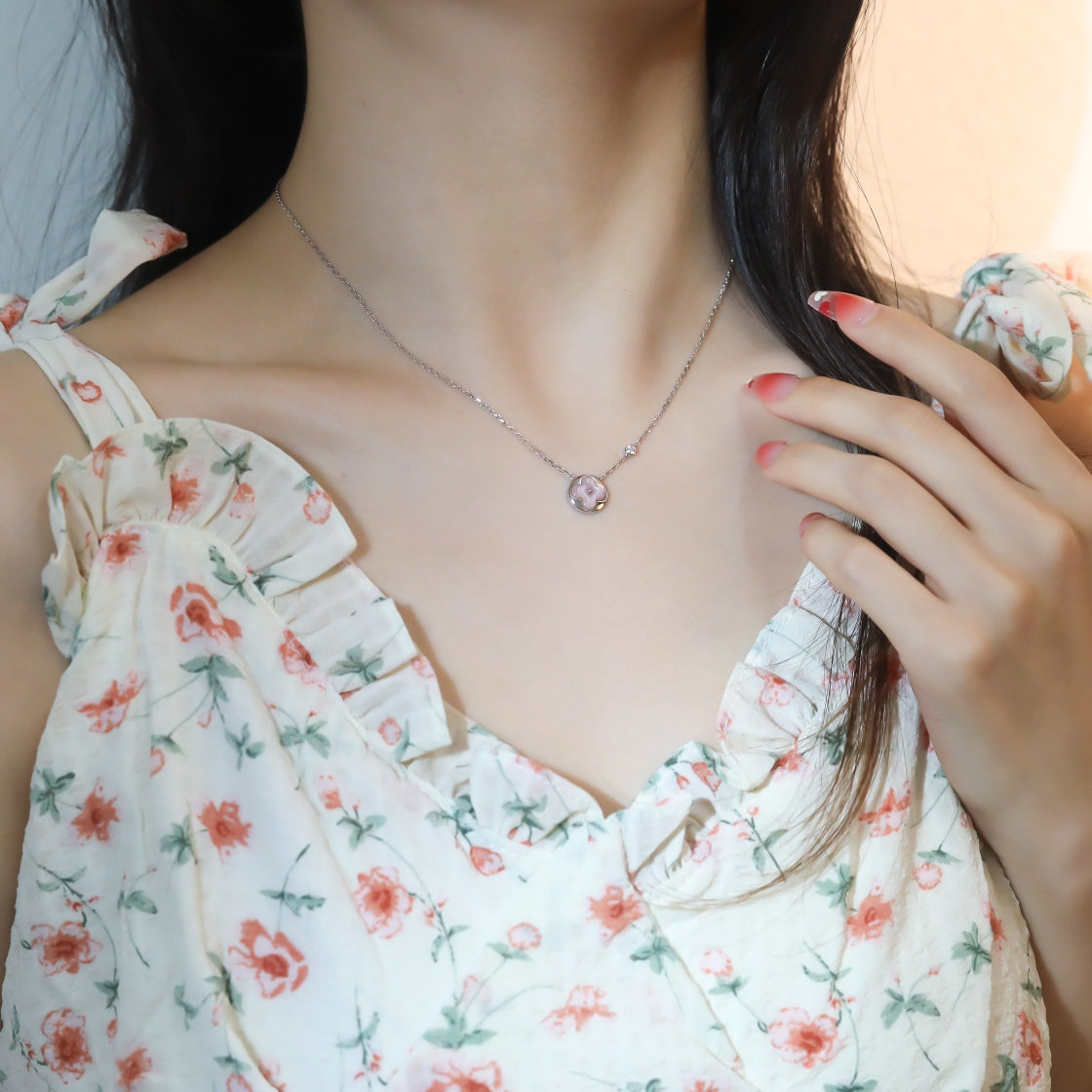 GlowSUN PEDANT PINK GOLD 1 DIAMOND NECKLACE
