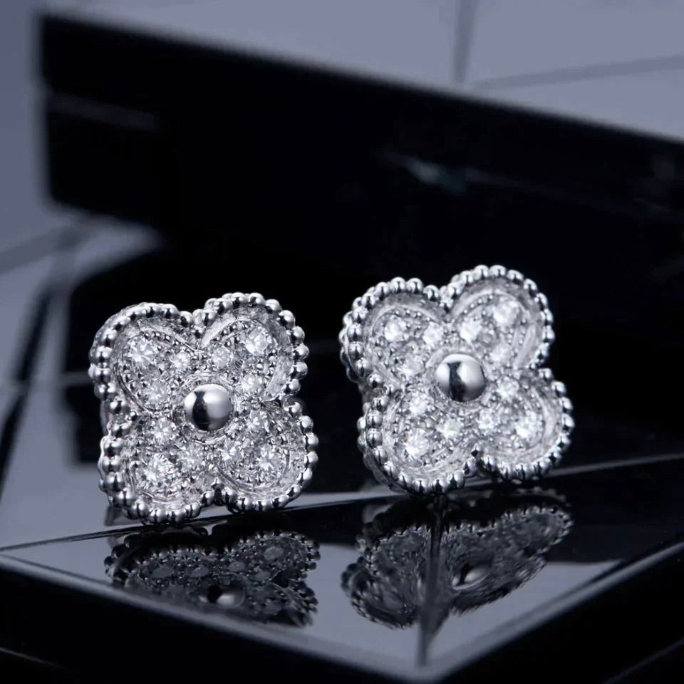 ¡®Glow¡¯CLOVER 1 MOTIFS DIAMOND STUD EARRINGS SILVER