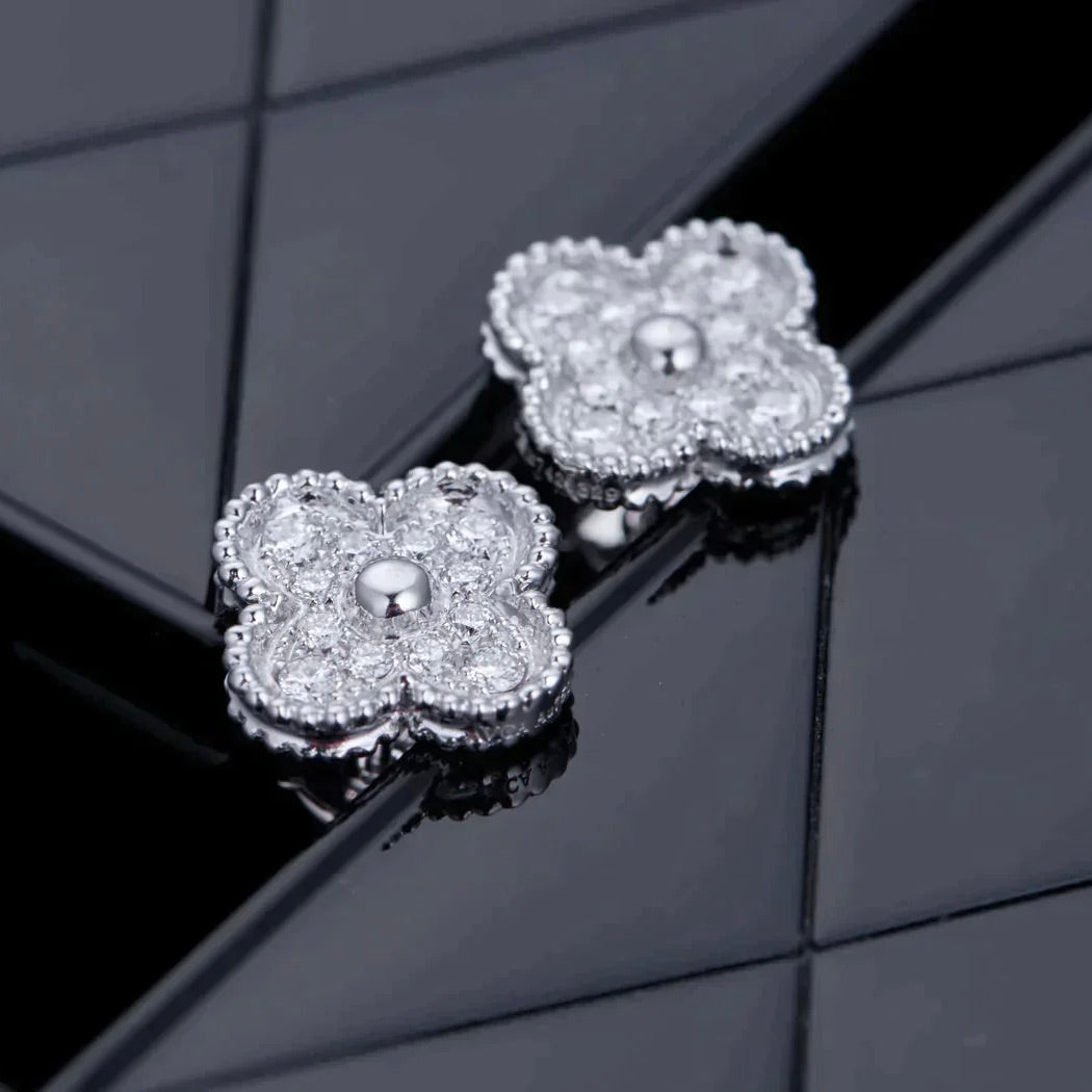 ¡®Glow¡¯CLOVER 1 MOTIFS DIAMOND STUD EARRINGS SILVER
