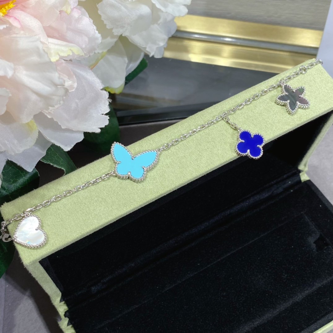 ¡®Glow¡¯LUCKY SPRING SILVER BRACELET 4 MOTIF