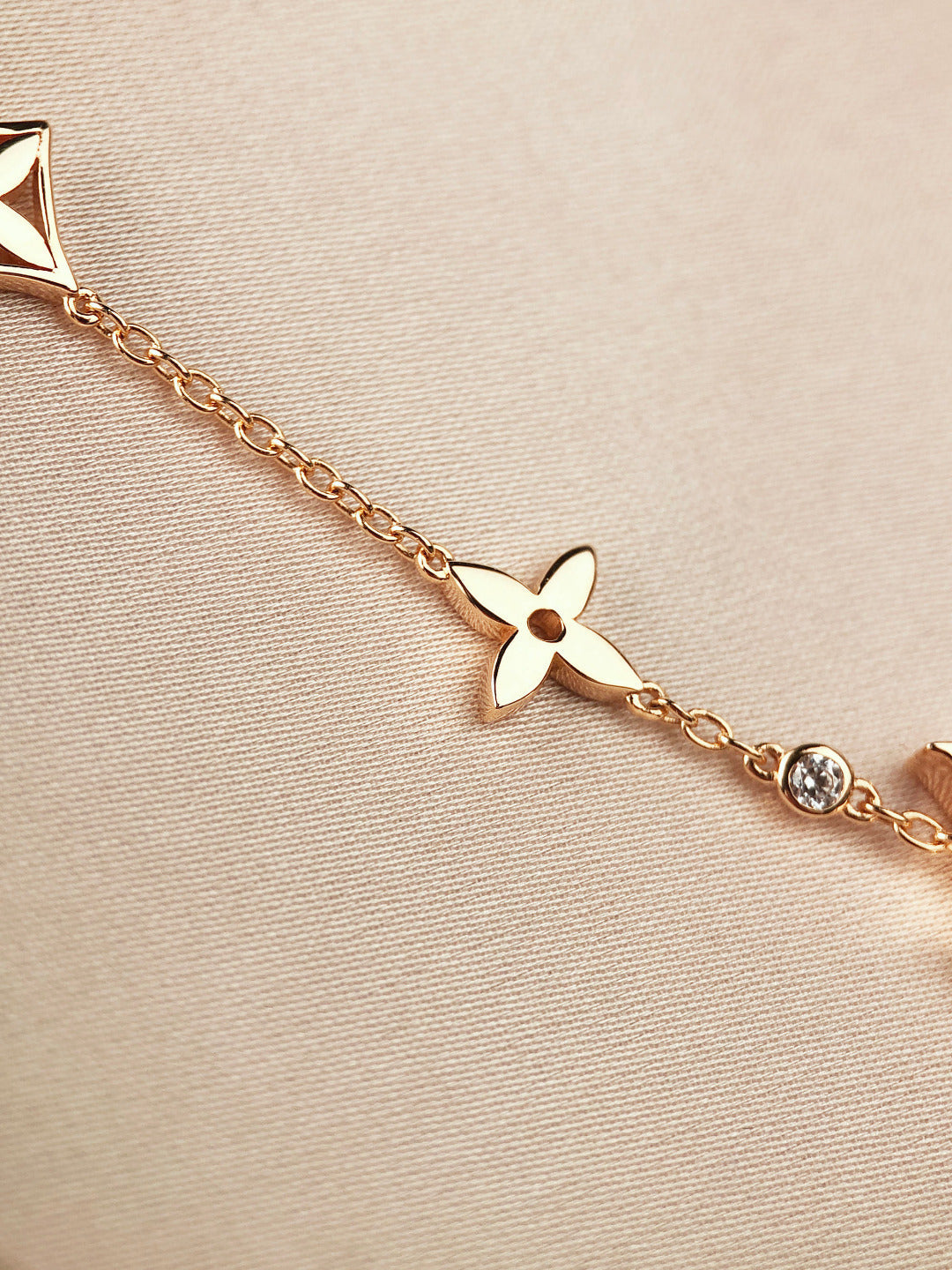 GlowSTAR AND SUN 7 MOTIFS GOLD BRACELET