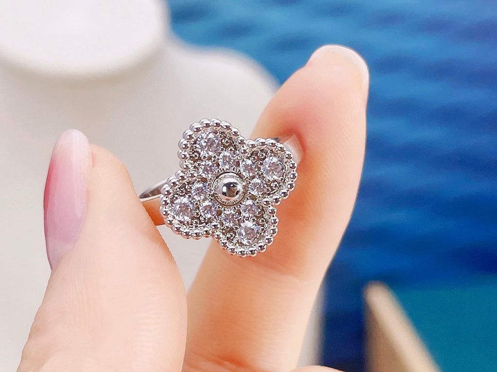 ¡®Glow¡¯CLOVER DIAMOND RING