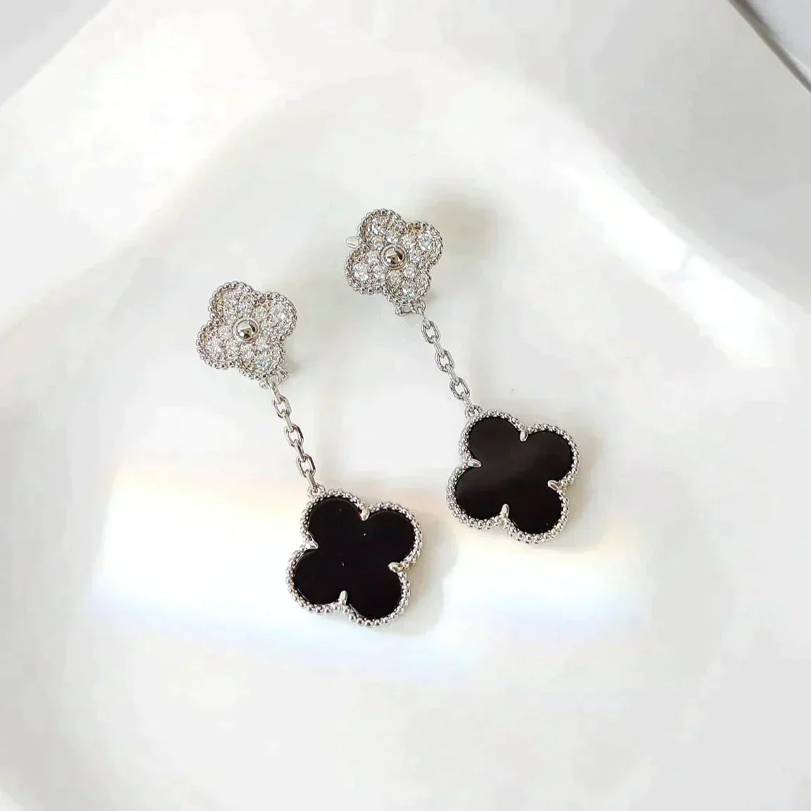 ¡®Glow¡¯CLOVER 2 MOTIFS  DIAMOND ONYX EARRINGS SILVER