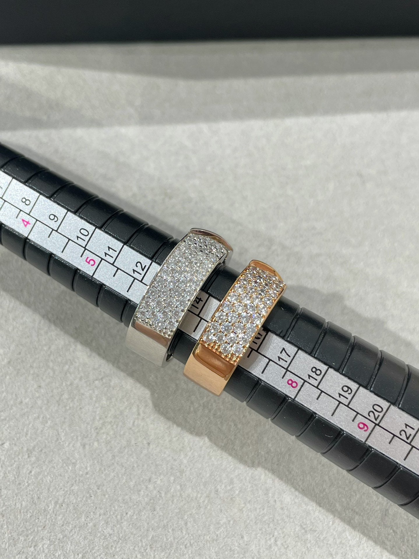 GlowLIENS EVIDENCE  DIAMOND PAVED RING