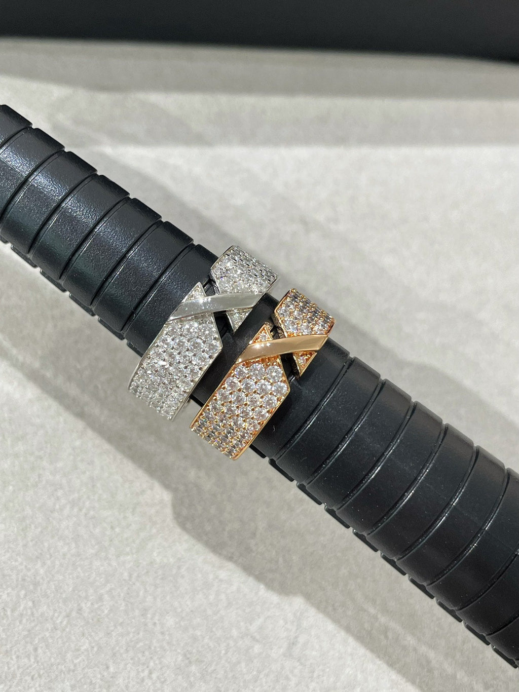 GlowLIENS EVIDENCE  DIAMOND PAVED RING
