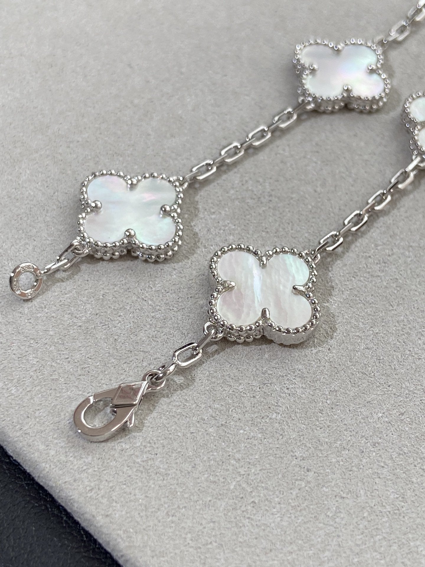 [Glow]New CLOVER WHITE PEARL MOP 5 MOTIF BRACELET COLLECTION