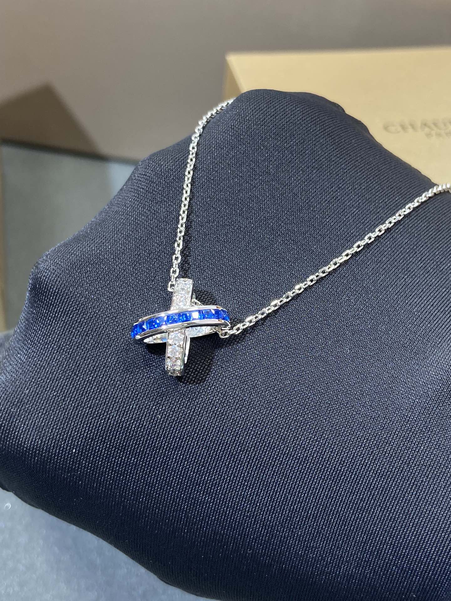 GlowLIENS DIAMOND SILVER NECKLACE