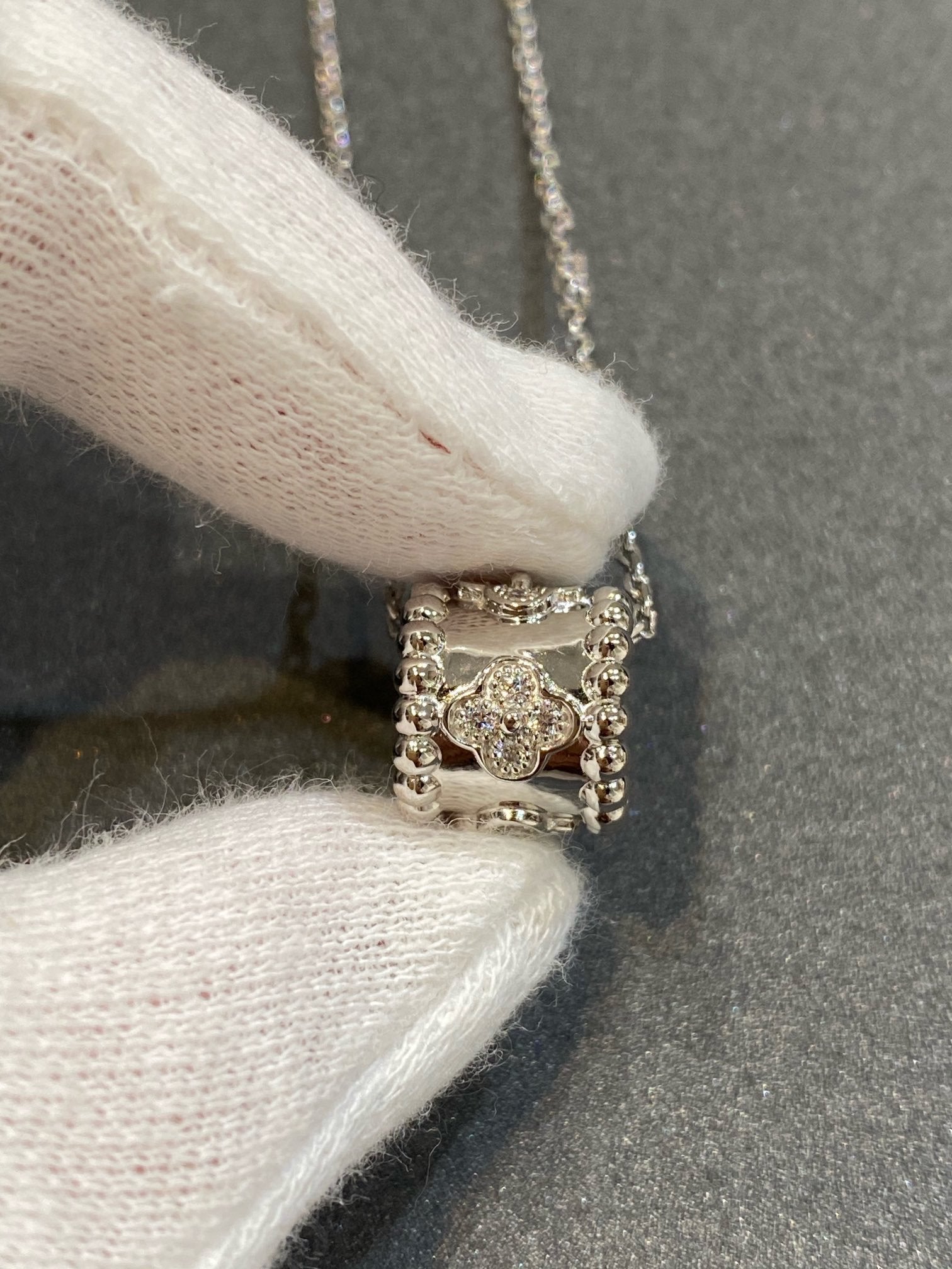 ¡®Glow¡¯PERLEE PEDANT SIVLER DIAMOND NECKLACE