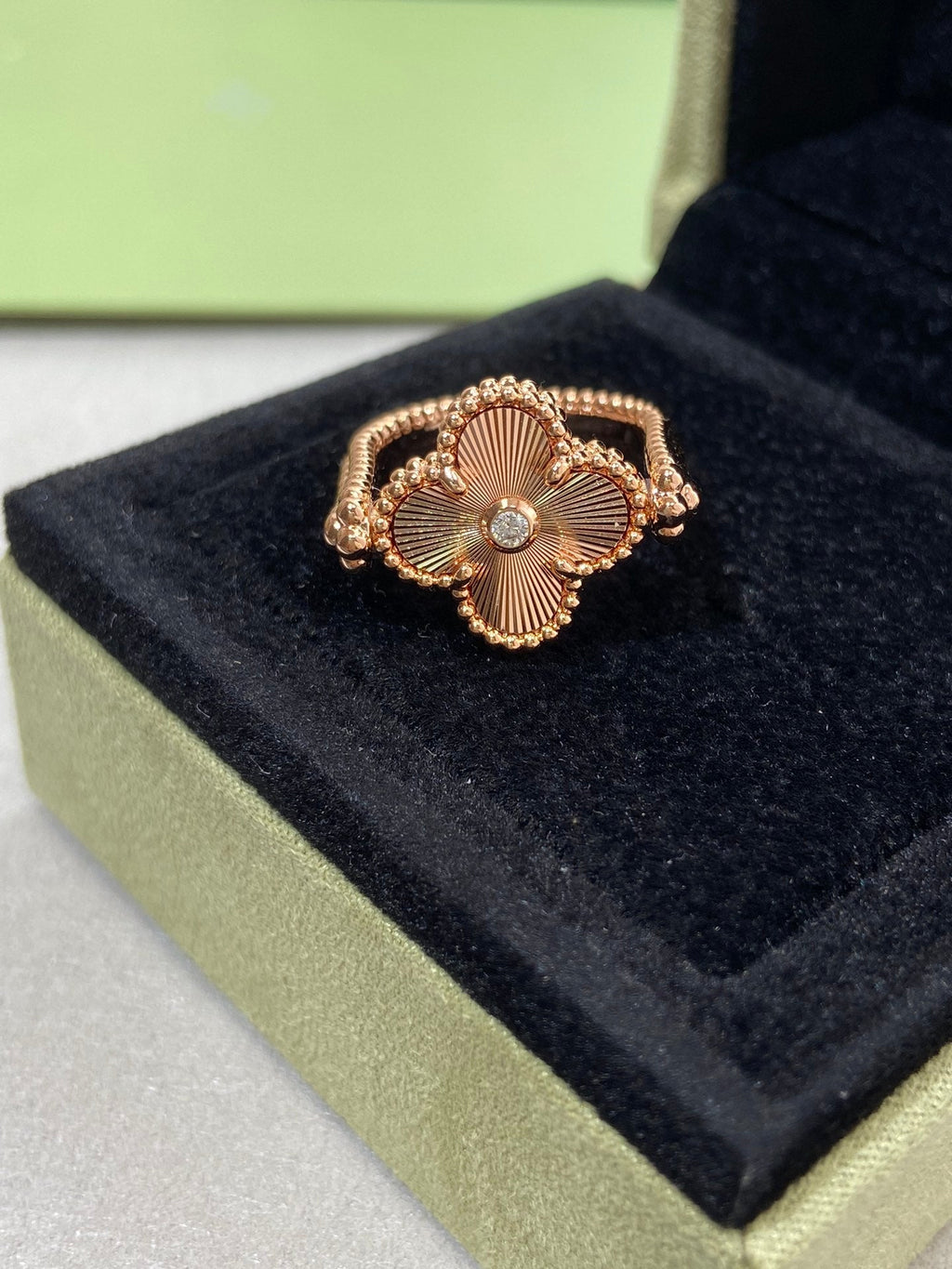 ¡®Glow¡¯CLOVER RIVERSIBLE ROSE GOLD RING