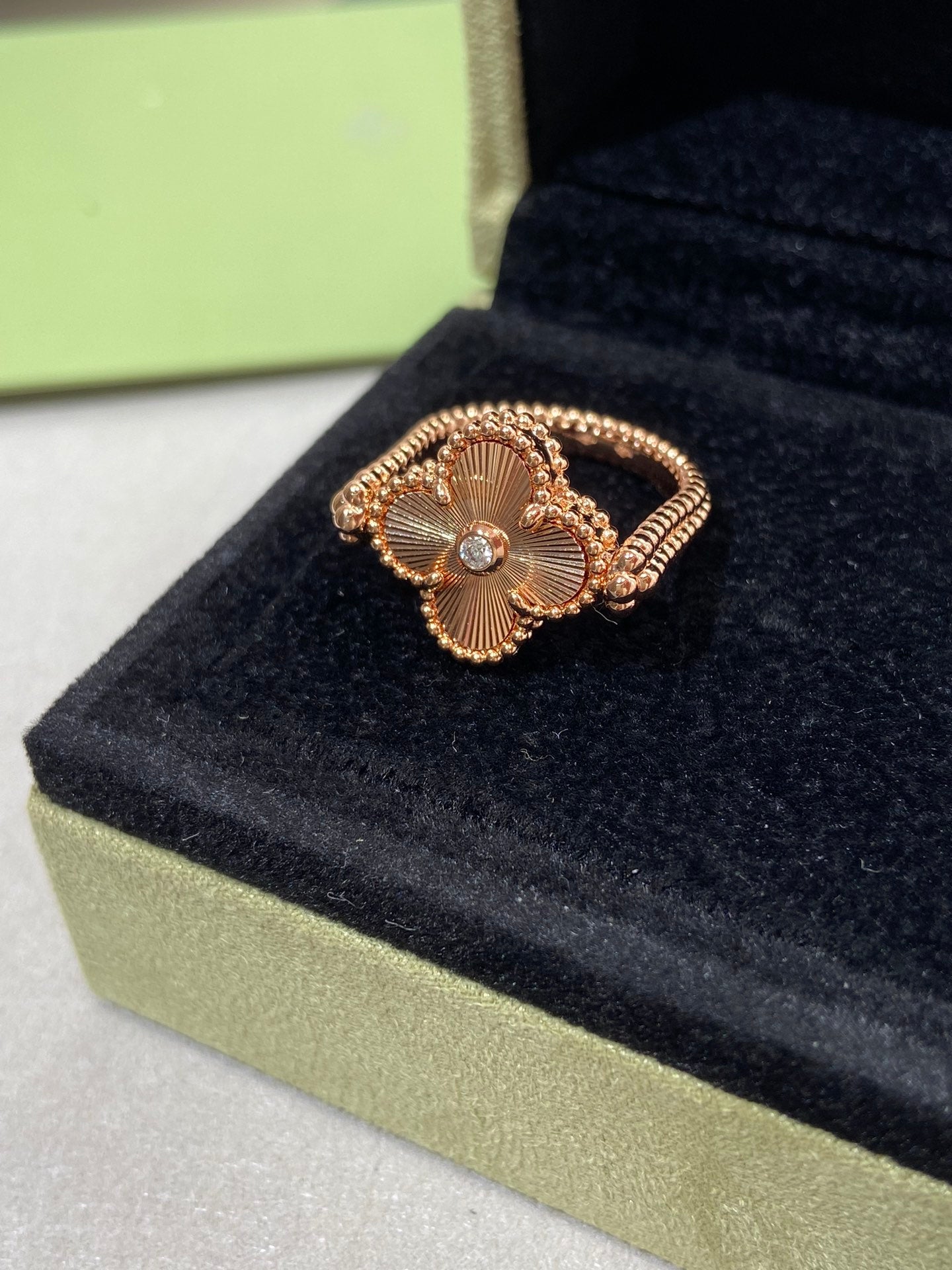 ¡®Glow¡¯CLOVER RIVERSIBLE ROSE GOLD RING