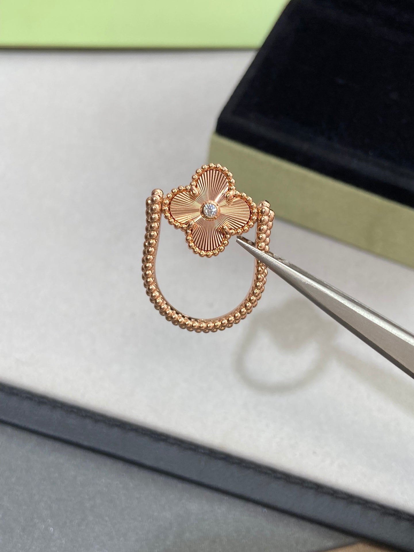 ¡®Glow¡¯CLOVER RIVERSIBLE ROSE GOLD RING