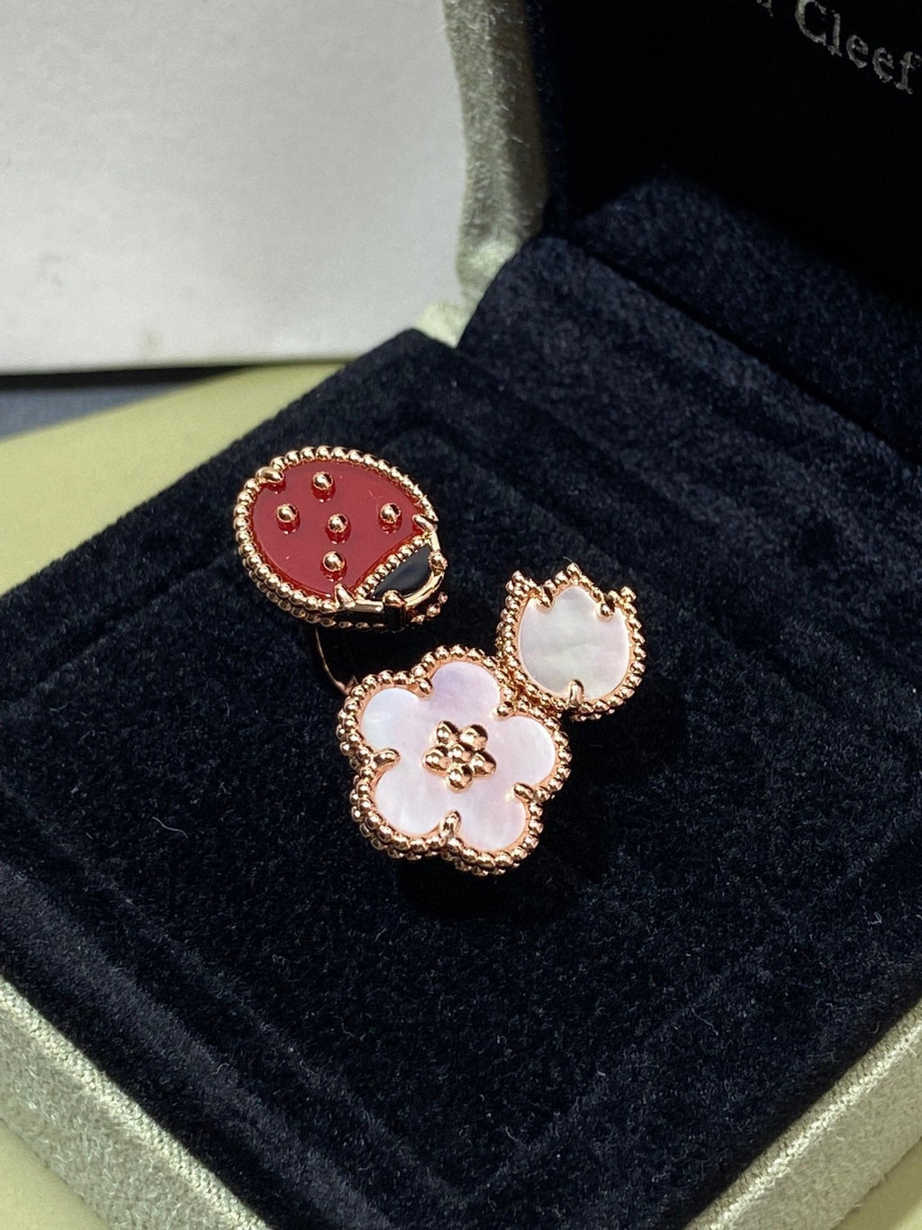¡®Glow¡¯LUCKY 3 MOTIF ROSE GOLD RING