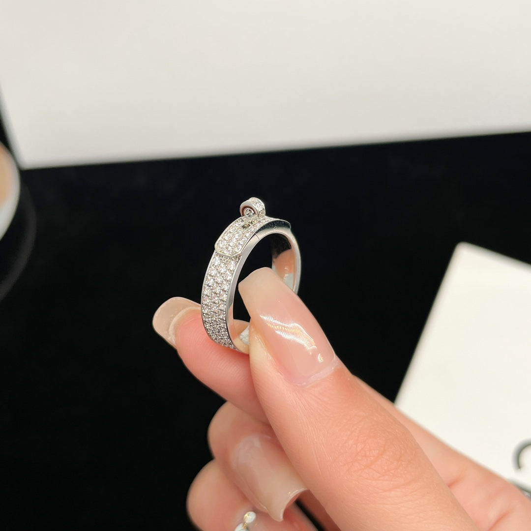 GlowKELLY SILVER DIAMOND RING