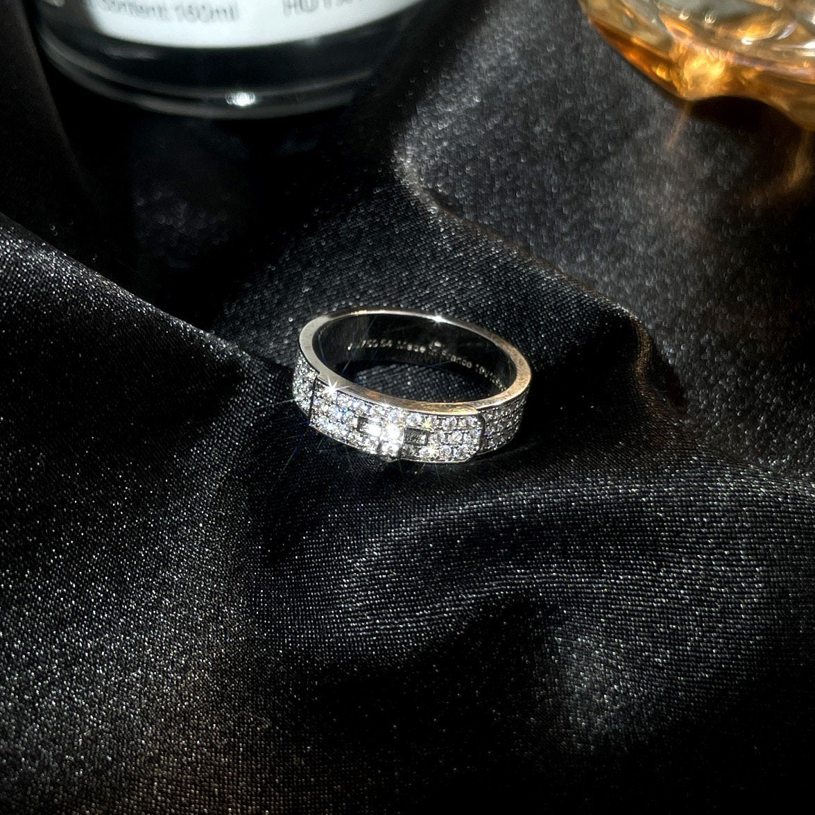 GlowKELLY SILVER DIAMOND RING